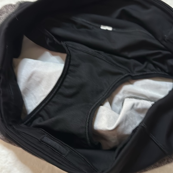 Lululemon Run Times Short II *4" Size 4 - Picture 7 of 7